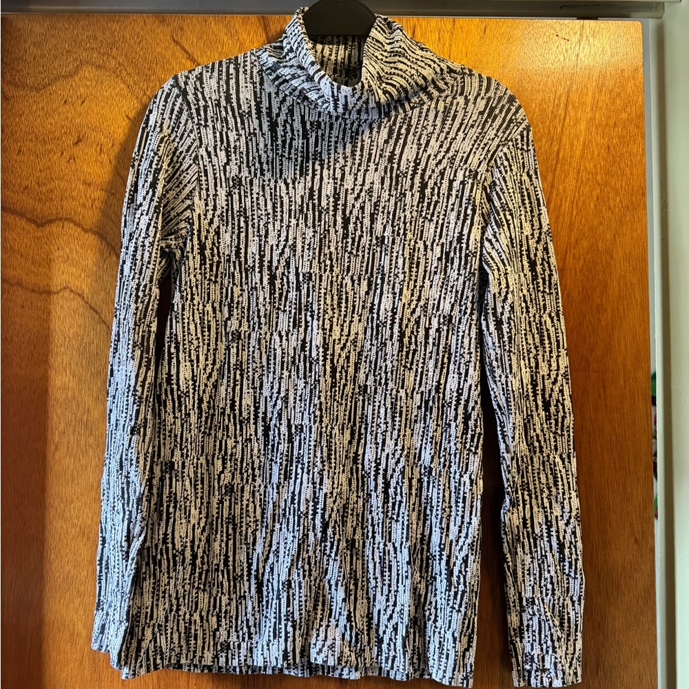 Athleta Black and White Textured Turtleneck Long Sleeve Top